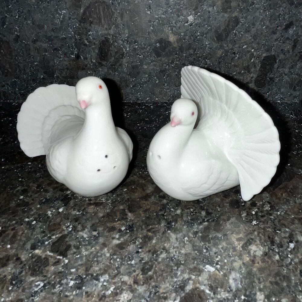Fitz & Floyd White Doves Salt and Pepper Shakers